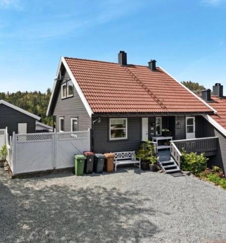 Sjarmerende Familievennlig Hus Med 2 Soverom Kristiansand Eksteriør billede